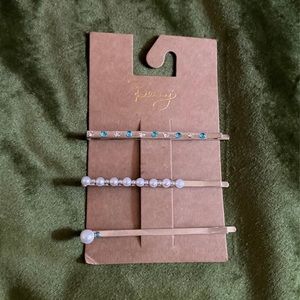 Berry bobby-pin trio